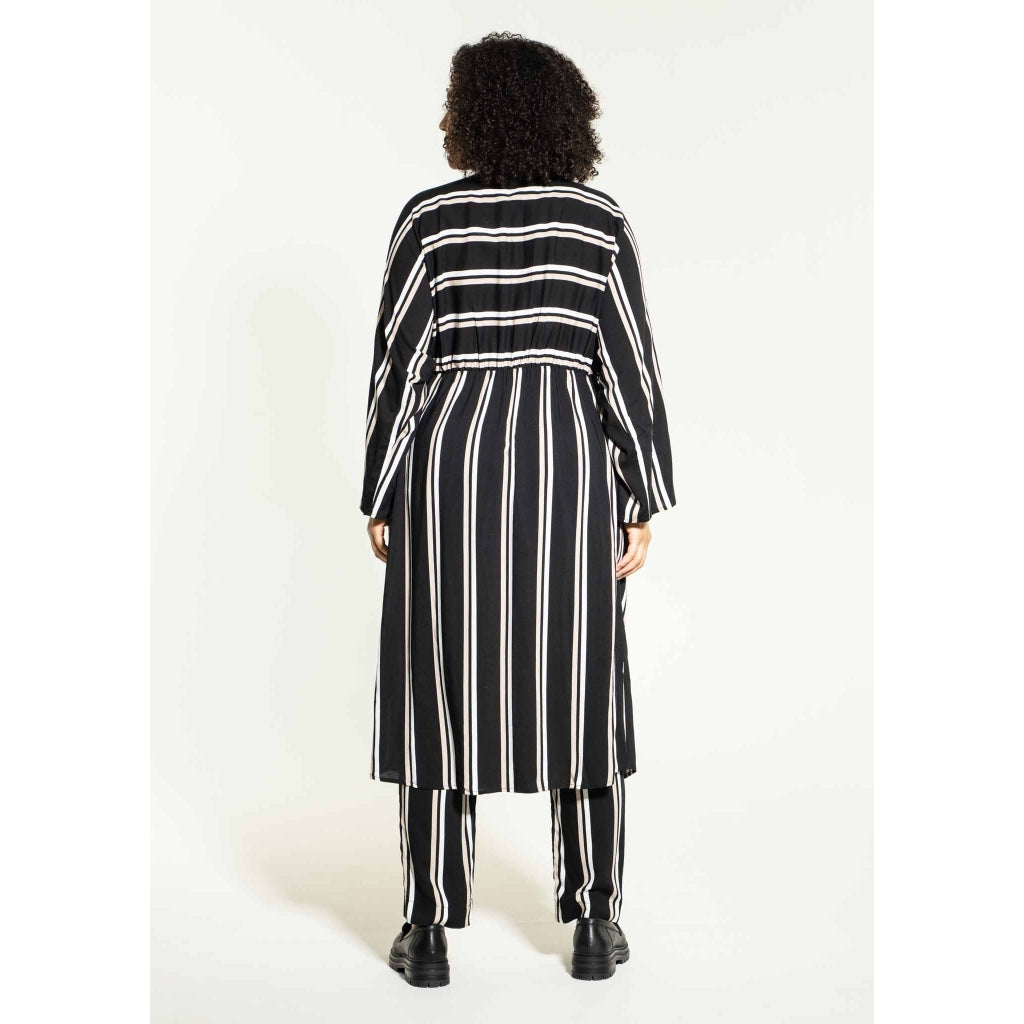 Studio Cabrina Dress Dress Black with white sand stripes