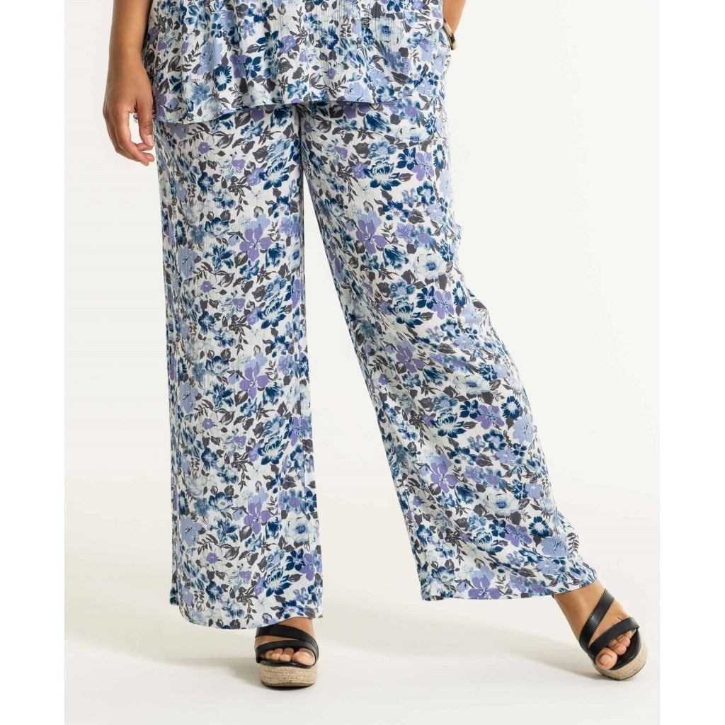 Studio Gina Trousers Trousers white with purple mix flowers