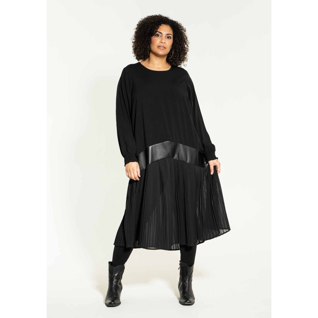 Studio Habiba Dress Dress Black
