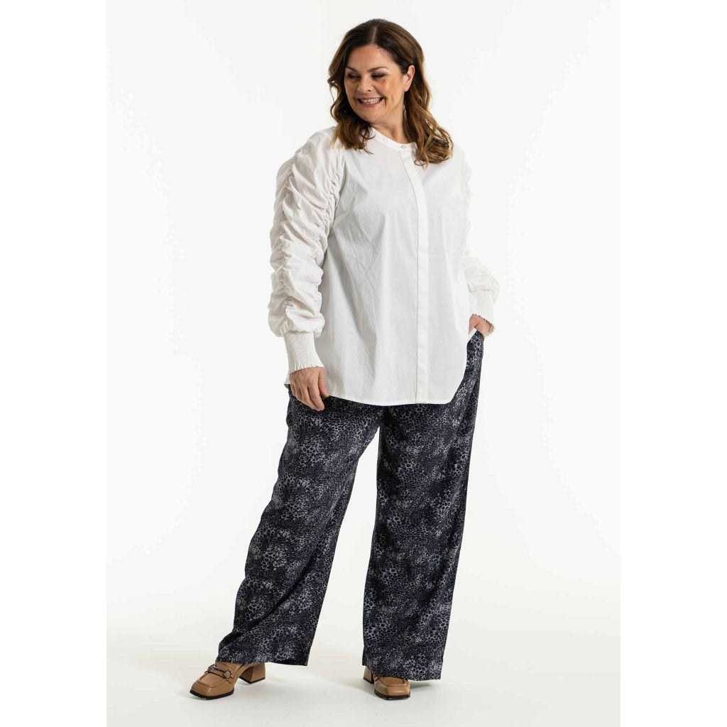 Gozzip Woman Margrethe Loose Pants Loose Pant Grey Print